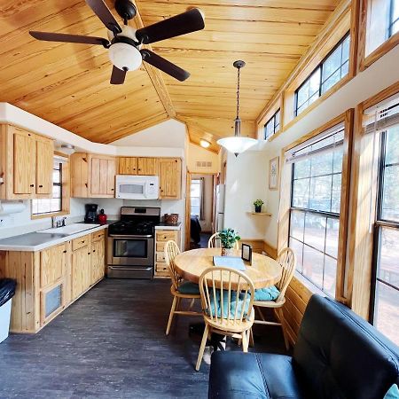Sally'S Cabin Is A Quaint Two Bedroom Tiny Home Woodland Park Luaran gambar