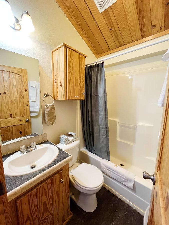 Sally'S Cabin Is A Quaint Two Bedroom Tiny Home Woodland Park Luaran gambar