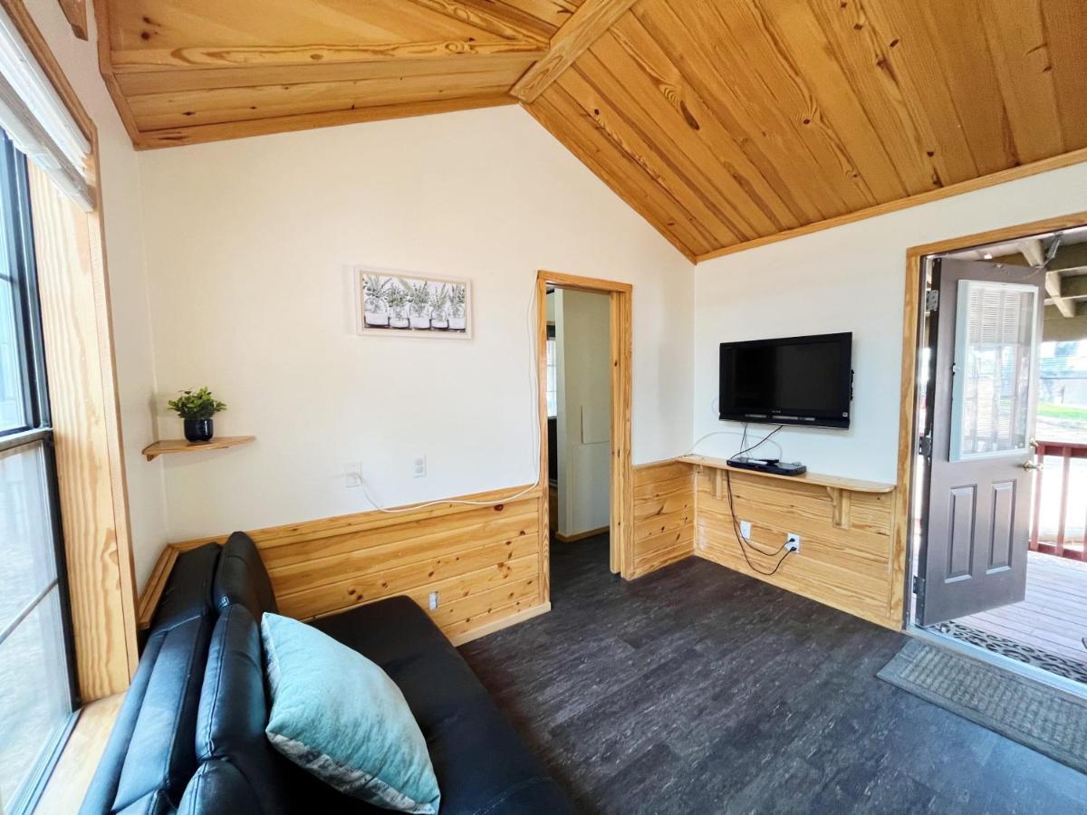Sally'S Cabin Is A Quaint Two Bedroom Tiny Home Woodland Park Luaran gambar